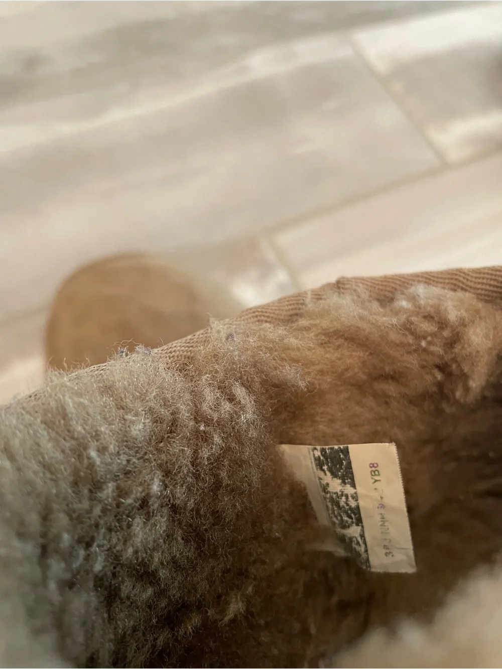 Ugg Ultra Mini Women’s Size 9